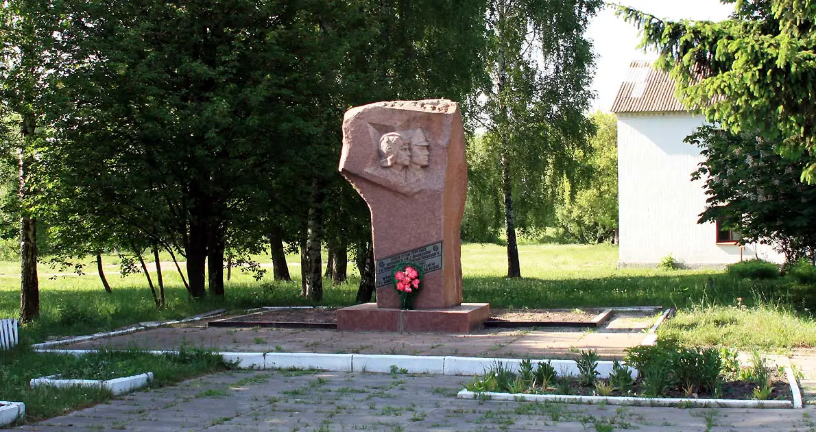 Пам'ятний знак в селі Осиково, Бердичівського району, присвячений воїнам І танкового корпусу ІІ польської армії Війська Польського Пам'ятний знак в селі Осиково, Бердичівського району, присвячений воїнам І танкового корпусу ІІ польської армії Війська Польського